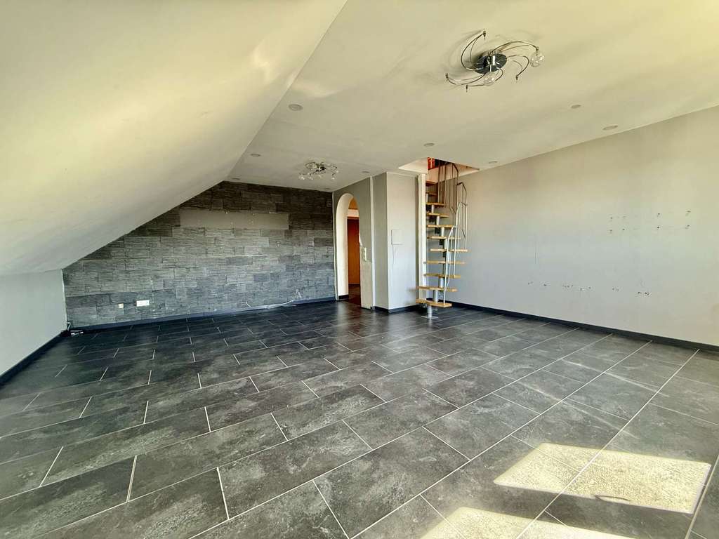 Immobilie in Hambrücken - Charmante 3-Zimmer-DG-Wohnung mit ausgebautem Dachstuhl - Bild 2