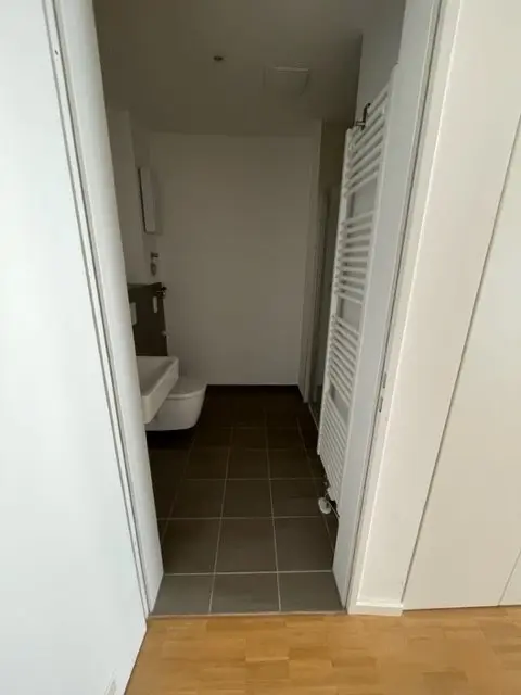 Modernes Studentenapartment mit Einbauküche - Photo 3