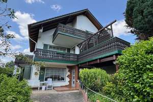 !PROVISIONSFREI! Wohlfühl-Domizil: Familienhaus in Staufenberg-Spiekershausen (5 Zi/188 m², Balkone/ – Die vollständige Adresse der Immobilie erhältst du vom Anbieter., 34355 Staufenberg – Vorschaubild 1