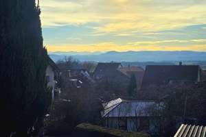 Platz für die Familie - Einfamilienhaus mit Doppelgarage und Garten in ruhiger Ortsrandlage – Die vollständige Adresse der Immobilie erhältst du vom Anbieter., 87463 Dietmannsried – Vorschaubild 2