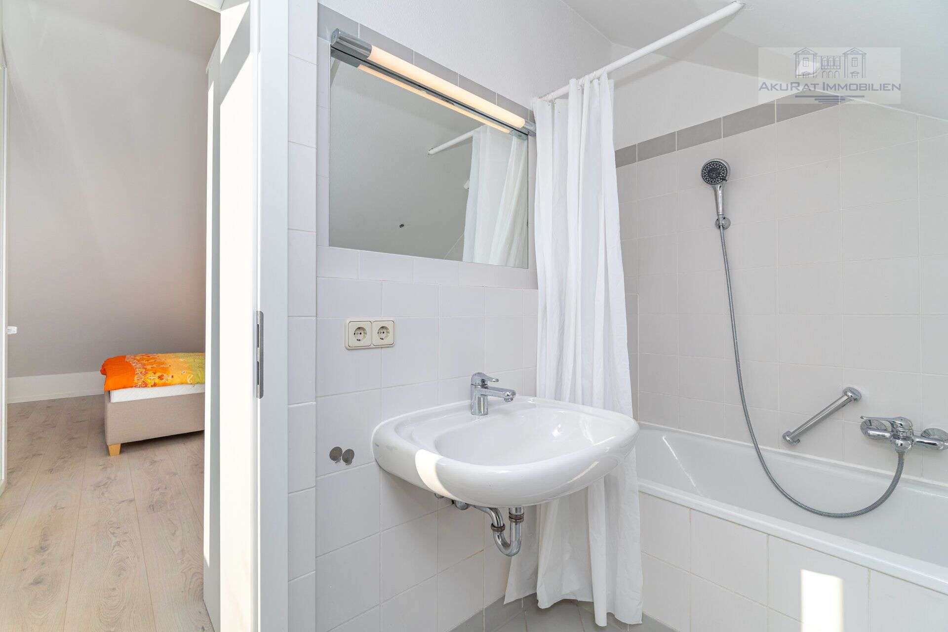 Immobilie in Herrsching am Ammersee - Helle, stilvolle 2-Zimmer-DG-Wohnung mit Südbalkon & TG in Toplage Herrsching - frei ab sofort! - Bild 6