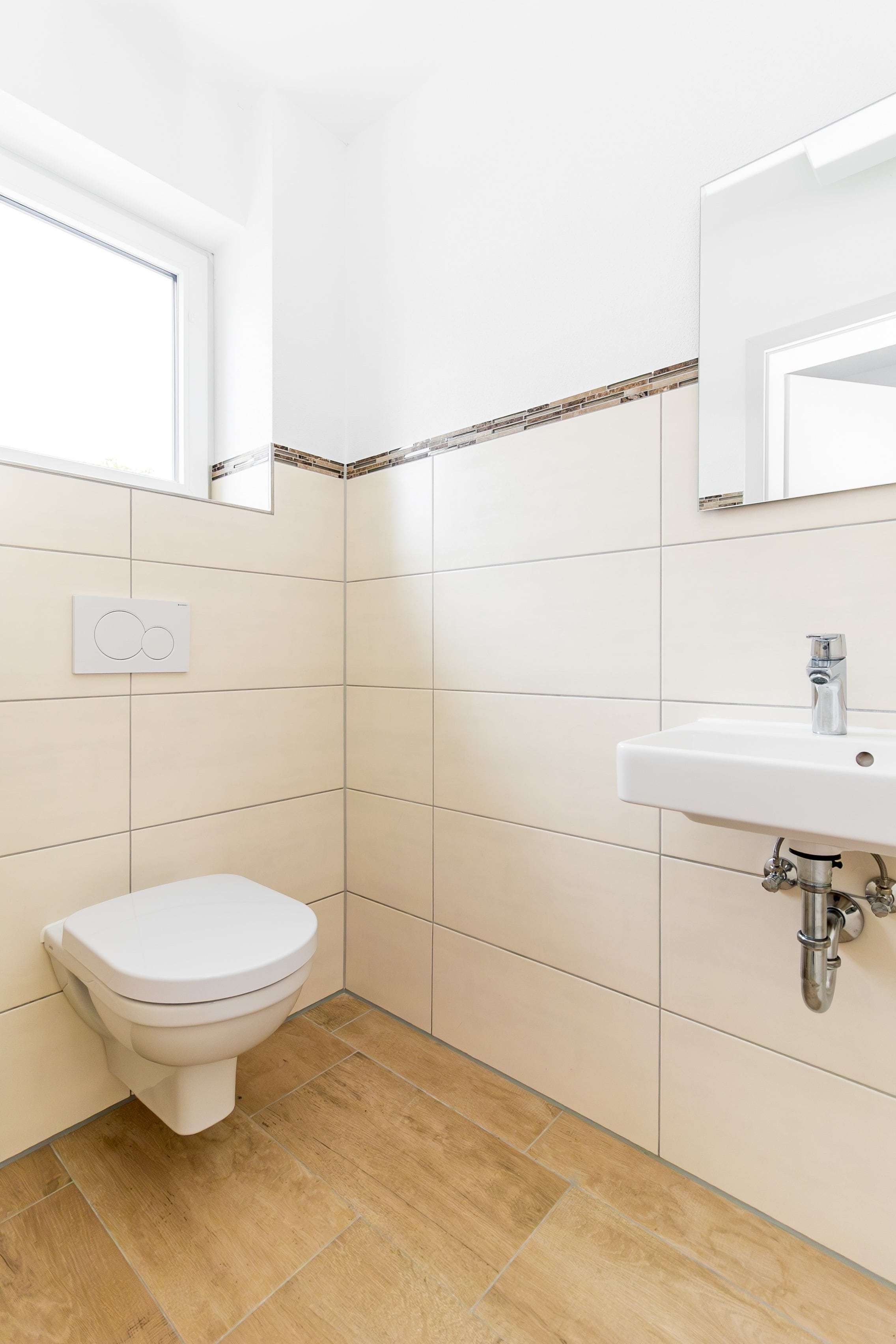 Immobilie in Aindling - Neubau von 2023 - Reihenmittelhaus mit Einzelgarage und Stellplatz - PV und Speicher - TOP-Modern!  - Bild 6