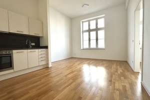 Schöne Wohnung sucht Mieter: 1,5-Zimmer mit EBK und Balkon