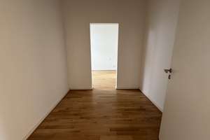 Preisgünstige, individuelle 4-Zimmer-Dachgeschosswohnung mit EBK, Balkon und Dachterrasse mit Aussic – 4103 Zentrum-Südost, Leipzig – Vorschaubild 11