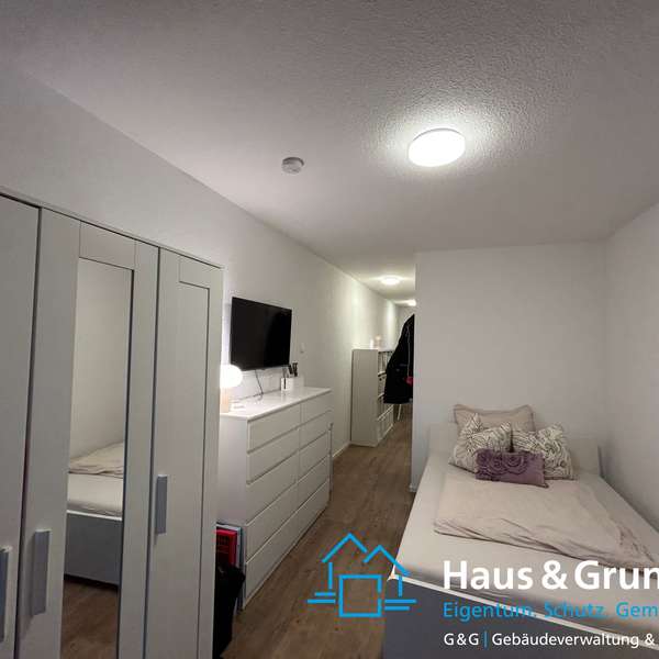 *** charmante, helle 1-Zimmer-Wohnung mit Loggia, Einbauküche in begehrter Lage ***