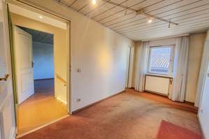 Haus mit Charakter & Nebengebäude – viel Potenzial für kreative Käufer – 60437 Nieder-Eschbach, Frankfurt am Main – Vorschaubild 11