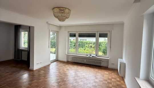 Bild von Familienidylle in Oberursel-Eichwäldchen: Großzügiges Haus mit Garten