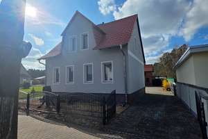 Einfamilienhaus mit 2.563 m² idyllischem Grundstück