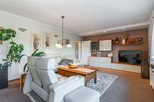 Nordholz | Zweifamilienhaus mit Werkstatt, Solaranlage & Garten – ideal für Familie & Handwerk – Die vollständige Adresse der Immobilie erhältst du vom Anbieter., 27637 Nordholz – Vorschaubild 5