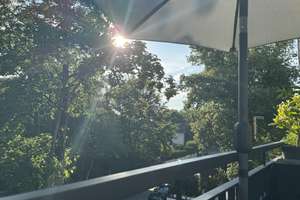 Lichtdurchflutete Dachgeschosswohnung mit sonniger Dachterrasse – Vogesenstr 15c, 81825 Waldtrudering, München – Vorschaubild 1
