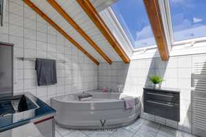 Wohnoase mit Stil: Doppelhaushälfte mit Wintergarten, Pool & Garage – Esslingen (Kreis) – Vorschaubild 9