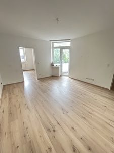 Schöne 3-Zimmer-Wohnung mit Balkon und modernisierten Badezimmer - Renovierungsbedürftig