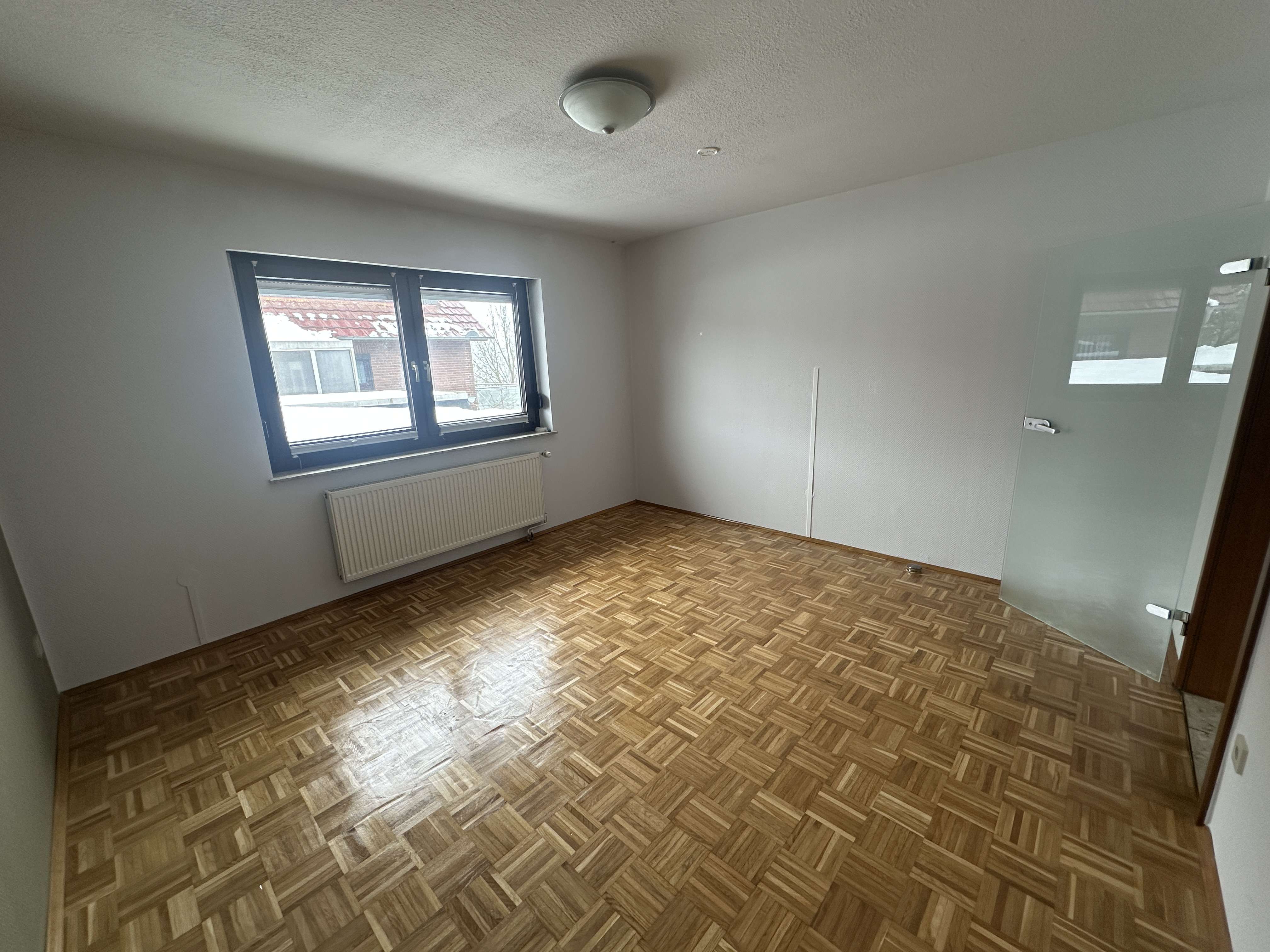 Immobilie in Hardegsen - Großes Einfamilienhaus mit viel Nutzfläche und tollem Garten - Bild 10