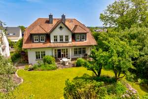 Stilvolle Villa in erstklassiger Lage von Dreieichenhain – Die vollständige Adresse der Immobilie erhältst du vom Anbieter., 63303 Dreieich – Vorschaubild 2