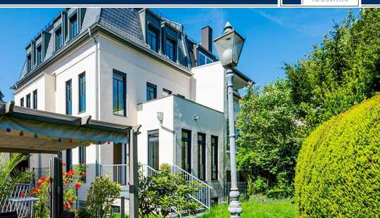 Bild von Hochwertiges Ein- oder Zweifamilienhaus mit Lift, Garage und Garten im Dichterviertel