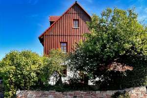 Liebevoll saniertes Familienhaus mit schönem Garten – Die vollständige Adresse der Immobilie erhältst du vom Anbieter., 36167 Nüsttal – Vorschaubild 2