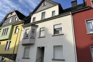 Wissen Nähe Zentrum, großes Wohnhaus mit drei Wohnetagen in ruhiger Straße – Die vollständige Adresse der Immobilie erhältst du vom Anbieter., 57537 Wissen – Vorschaubild 2