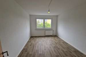 **FAMILIEN WILLKOMMEN**4-Zimmer-Wohnung // Balkon // Bad mit Wanne // 4.OG // ab sofort – Ringstraße 183, 4209 Grünau-Mitte, Leipzig – Vorschaubild 4
