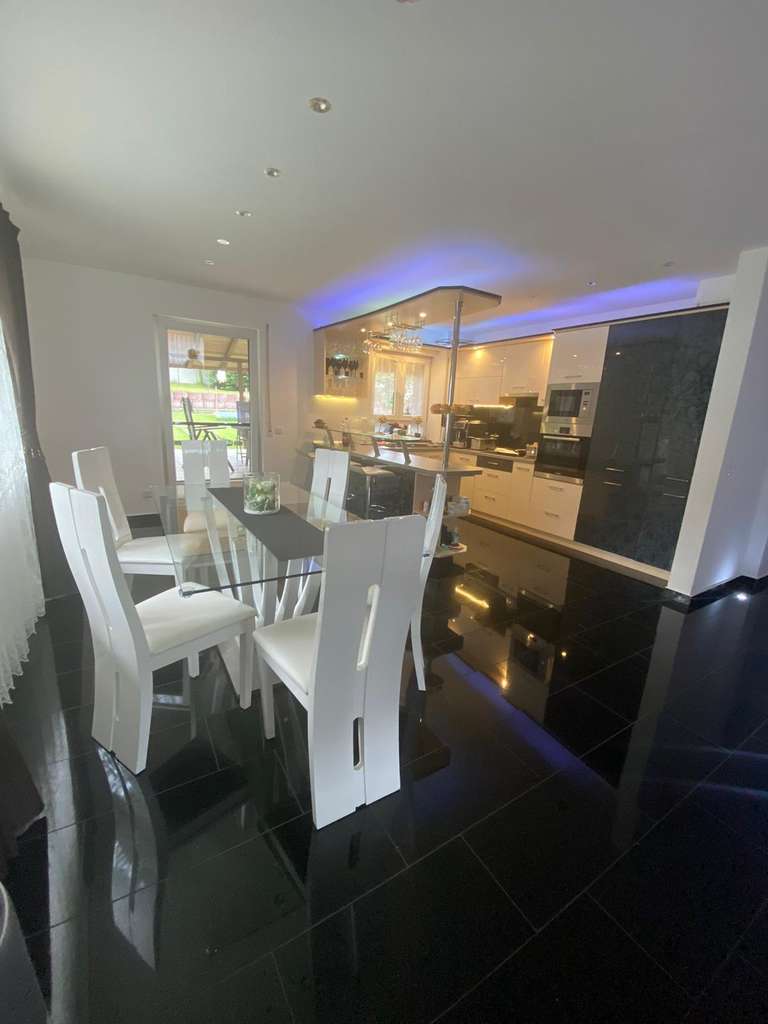Immobilie in Osterburken - Perfekt für Familien:5-Zimmer-Wohnung mit Gartenanteil, 30 m² Terrasse und Balkon & Garage - Bild 3