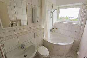 3 Zimmer Wohnung (76m²) in zentraler Lage - mit Balkon, Aufzug, Keller und Waschküche