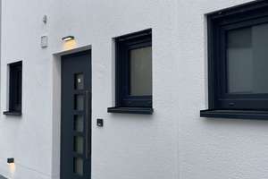 Letztes von 3 Reihenhäusern! Sichern Sie sich Ihr Traumhaus
Ankommen - Wohlfühlen - Zuhause sein - – Die vollständige Adresse der Immobilie erhältst du vom Anbieter., 82291 Mammendorf – Vorschaubild 4