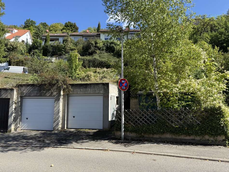 Garagengrundstück mit zwei Gar
