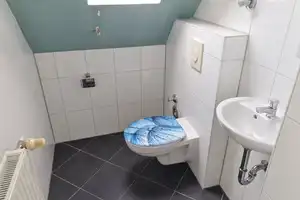 Gemütliche 2 Zimmer-Dachgeschosswohnung zu vermieten! – Karolingerstraße 23, 47139 Duisburg – Vorschaubild 5