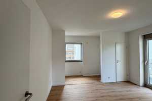 Sanierte 2 Zimmer Wohnung mit Balkon – Kartäuserstr. 1, 40468 Düsseldorf – Vorschaubild 1