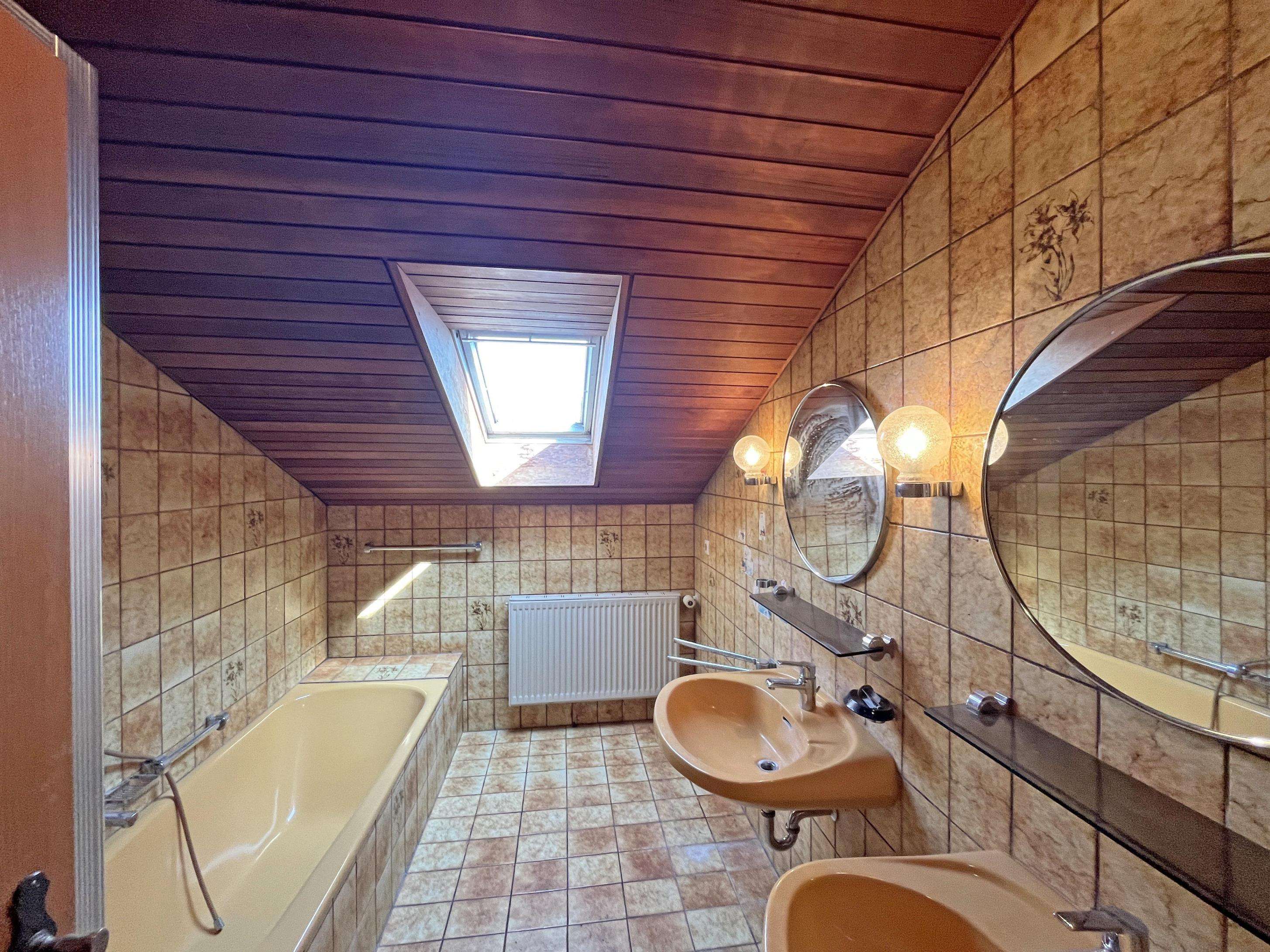 Immobilie in Stöttwang - Bauernhof mit sehr guter Substanz und vielen Möglichkeiten - Bild 3