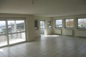 Großzügige, sonnige 4-Zimmer-Wohnung ab 1.8.2026 – Dimbacher Straße 22, 74182 Obersulm – Vorschaubild 2