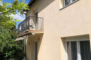 Exklusives Zweifamilienhaus mit vielseitigen Nutzungsmöglichkeiten in attraktiver Lage – Die vollständige Adresse der Immobilie erhältst du vom Anbieter., 71254 Ditzingen – Vorschaubild 1