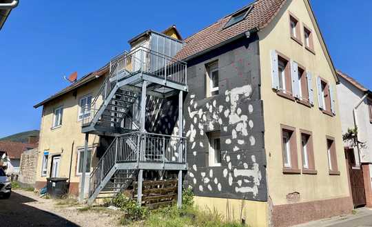 Ein Haus - viele Möglichkeiten - MFH in schöner Lage von Edenkoben bereit zum Fertigstellen
 