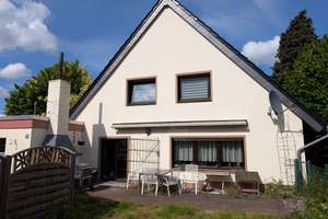 Drei Wohneinheiten, jeweils mit eigenem Garten und eigener Garage – Die vollständige Adresse der Immobilie erhältst du vom Anbieter., 50126 Bergheim – Vorschaubild 3