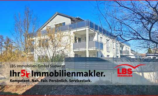 Neuwertige Eigentumswohnung mit eigenem, großen Garten