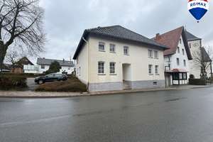 Großzügiges Haus in Dringenberg – 10 Zimmer, ca. 220 m² Wohnfläche - zum Top Preis! – Die vollständige Adresse der Immobilie erhältst du vom Anbieter., 33014 Bad Driburg – Vorschaubild 1