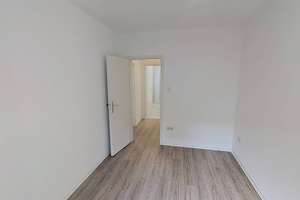 Viel Raum zum Leben: Gepflegte 4-Zimmer-Wohnung mit Balkon, Einbauschränken & 2 Bädern – Am Heilandsfrieden 11, 33104 Schloß Neuhaus, Paderborn – Vorschaubild 7