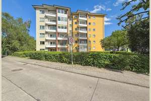 Gepflegtes Umfeld, attraktiver Grundriss, großzügiger Balkon, Aufzugsanbindung...