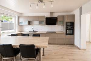 Käuferprovisionsfrei: Familienhaus mit 196 m², 5 Schlafzimmern, 3 Bädern und großem Garten – Dreigarbenfeld 20-22, 45359 Schönebeck, Essen – Vorschaubild 12