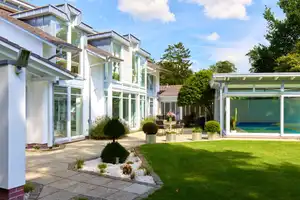 Modernes Architektenhaus mit Schwimmhalle in ruhiger Lage von Jesteburg – Harburg (Kreis) – Vorschaubild 2