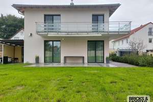 Modernes Einfamilienhaus in ruhiger Lage –TOP-gepflegt und lichtdurchflutet- Doppelgarage vorhanden – Die vollständige Adresse der Immobilie erhältst du vom Anbieter., 86154 Oberhausen-Nord, Augsburg – Vorschaubild 2