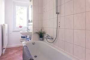 Hier blüht das Leben - 3-Raum-Wohnung in begrünter Wohnlage – Zschopauer Platz 13, 9126 Bernsdorf, Chemnitz – Vorschaubild 4