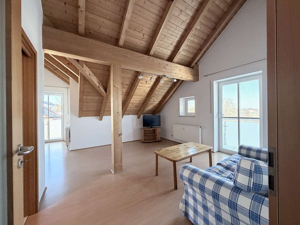 Immobilie in Neumarkt-Sankt Veit - Über den Dächern der Stadt – Stilvolle 2-Zimmer-Dachgeschosswohnung mit Weitblick und zwei Balkonen - Bild 2