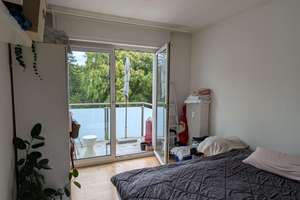 Dornbusch / Eckenheimer Ldstr.: Helle 2 Zimmerwohnung mit Parkett und Tgl-Bad