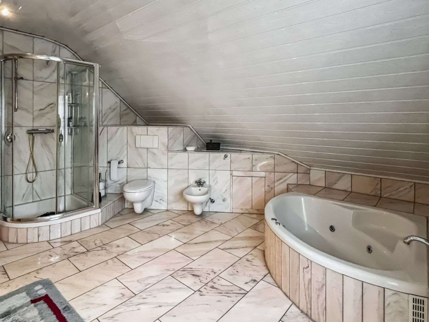 Immobilie in Heigenbrücken - Idyllisches Zweifamilienhaus mit Weitblick in Heigenbrücken - Bild 2