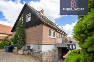 Gepflegtes Einfamilienhaus mit Pool, Vollkeller & Garage- ein Zuhause mit viel Potenzial! – Berlin – Vorschaubild 1
