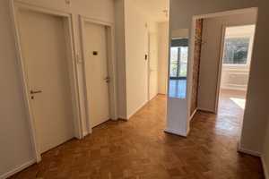 Ansprechende 4-Raum-Wohnung mit Balkon in Siegens bester Lage mit Blick ins Grüne – Siegen-Wittgenstein (Kreis) – Vorschaubild 2