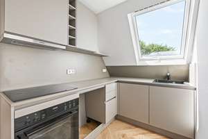 Erstbezug nach hochwertiger Sanierung – helle Dachgeschosswohnung mit Einbauküche – Die vollständige Adresse der Immobilie erhältst du vom Anbieter., 70372 Kurpark, Stuttgart – Vorschaubild 9