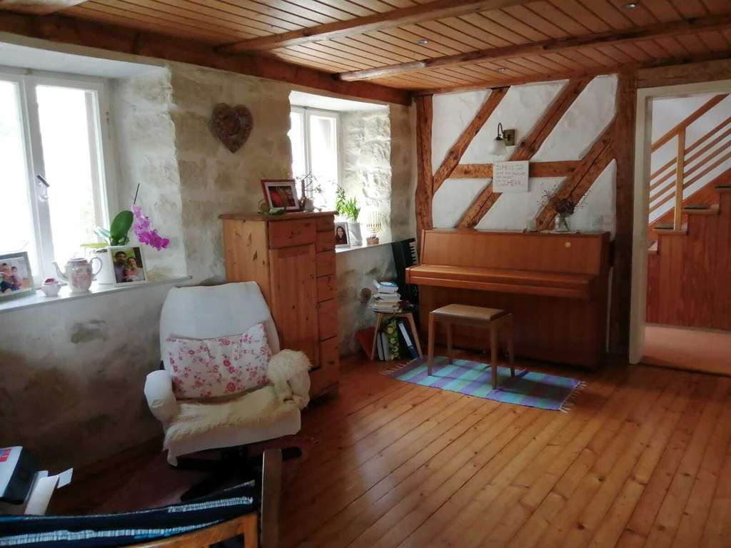 Immobilie in Neuhausen ob Eck - Schönes Einfamilienhaus mit großem Garten &amp; überdachtem Caravan-Stellplatz - Bild 4