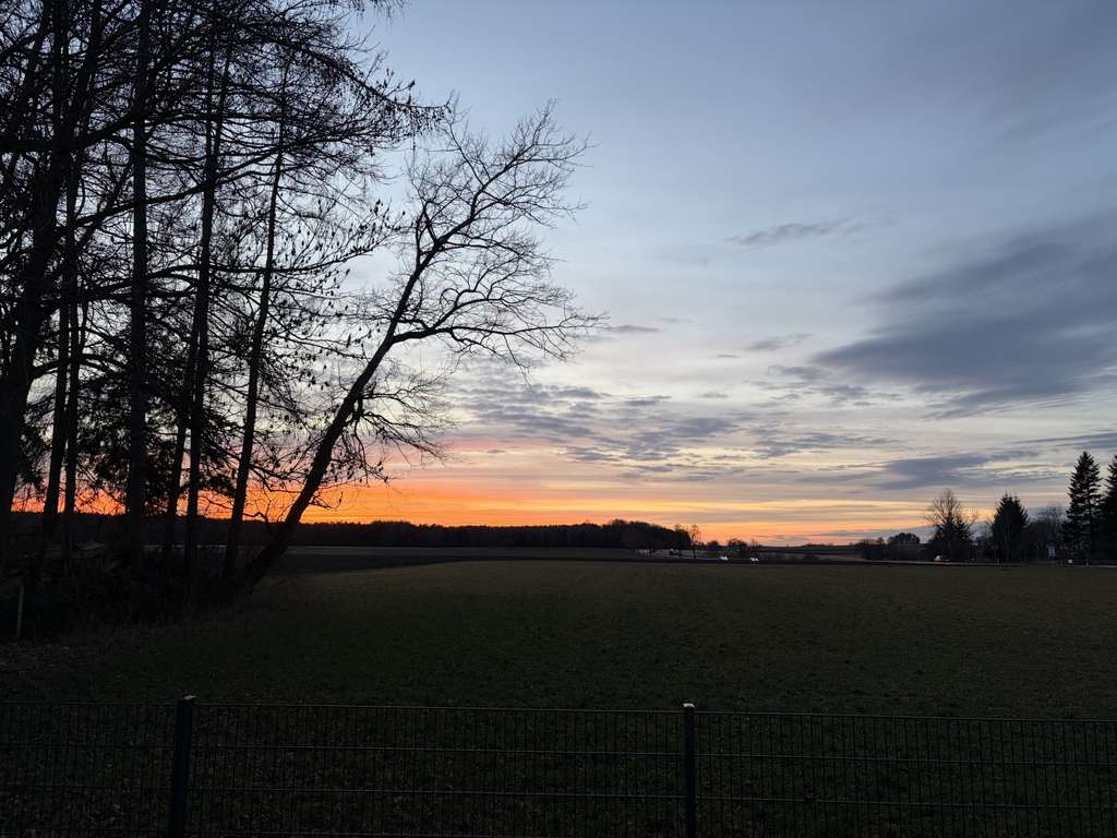 Immobilie in Althegnenberg - Einfamilienhaus in Althegnenberg mit freiem Blick und Doppelgarage - Bild 3