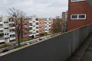 Sonnig, renoviert, 2,5 Z-Wohnung mit Loggia  ! Provisionsfrei
mit Einbauküche, Lift,Fahrradkeller – Unstrutstraße 2, 38120 Braunschweig – Vorschaubild 5